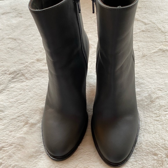 Vince gray leather boots. Worn only 1 or 2 times. - Picture 4 of 5